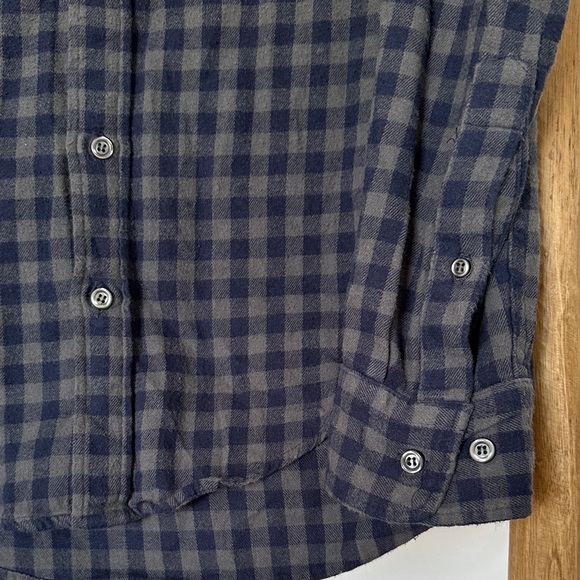 American Apparel Men's Dark Blue and Gray Flannel Shirt - Picture 5 of 5